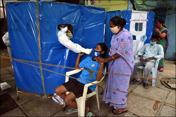 อินเดียเพิ่มผู้ป่วยโควิด-19 ประมาณ 70000 รายต่อวัน ยอดจำนวนผู้ป่วยลุ 3 ล้าน_fororder_20200824yd2