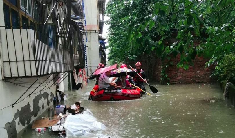 เมืองเฉิงตูมีฝนตกหนักถนนหลายจุดน้ำท่วม_fororder_截屏2020-08-18 16.40.10