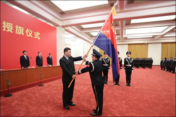 ปธน. จีนมอบธงกองกำลังตำรวจประชาชนจีนพร้อมให้โอวาทสำคัญ_fororder_20200827wjsq1