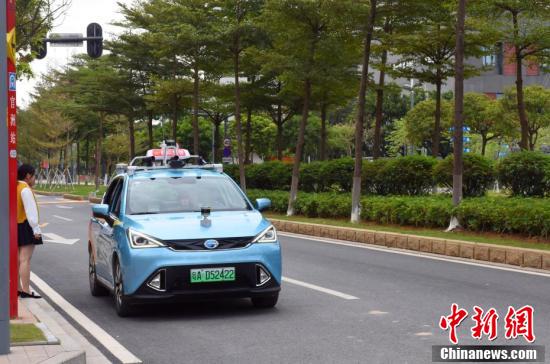 กว่างโจวทดลองให้บริการ "แท็กซี่ขับขี่อัตโนมัติ" คันแรกในจีน