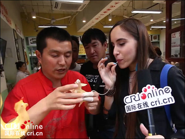 "เยาวชนเส้นทางสายไหม" กดไลค์จีน – ฝาแฝดชาวกรีซกดไลค์อาหารจีน