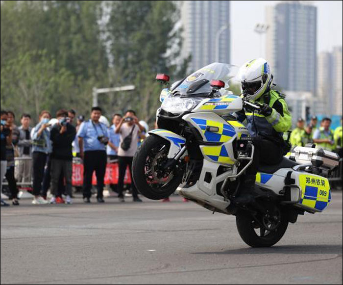 เมืองเจิ้งโจวจัดแข่งทักษะตำรวจจราจร_fororder_200924jiaojingsai5