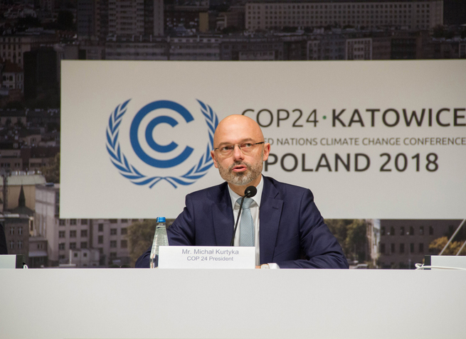 图片默认标题_fororder_2、联合国卡托维茨气候大会主席库尔蒂卡在新闻发布会上回答记者提问（林伟大摄）