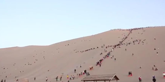 ตำรวจตุนหวง “ขุดทราย” เก็บมือถือคืนนักท่องเที่ยวปีละ 100 กว่าเครื่อง_fororder_微信图片_20201005151752