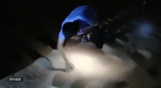 ตำรวจตุนหวง “ขุดทราย” เก็บมือถือคืนนักท่องเที่ยวปีละ 100 กว่าเครื่อง_fororder_微信图片_20201005151747