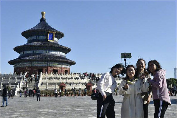 4 วันแรกของหยุดยาววันชาติจีน สวนสาธารณะในกรุงปักกิ่งรองรับนักท่องเที่ยว 4.78 ล้านคน/ครั้ง_fororder_20201006BJgy1