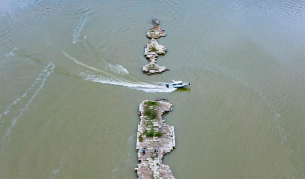 สะพานโบราณราชวงค์หมิง “ลอย” เหนือทะเลสาบเซียนหนวี่_fororder_仙女湖2