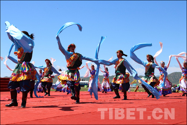 เปิดเทศกาลแข่งม้าเก๋อซ่าเอ่อครั้งที่ 11 ที่ทิเบต