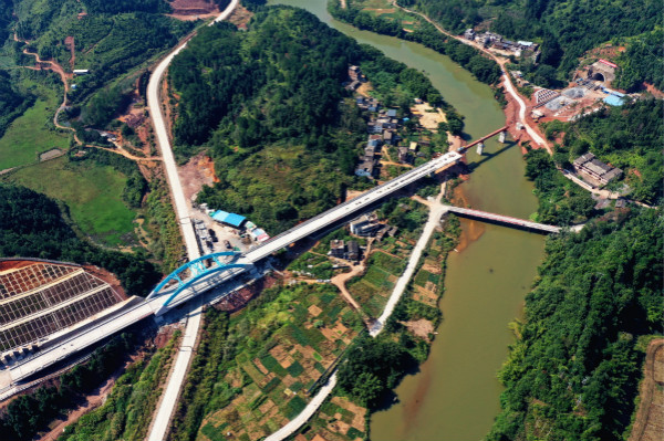จีนเร่งสร้างทางรถไฟความเร็วสูงก้านโจว-เซินเจิ้น
