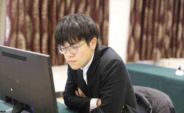 นายเคอเจี๋ยคว้าแชมป์หมากล้อมซัมซุงคัพ เป็นแชมป์โลก 8 สมัยอายุน้อยที่สุดของจีน