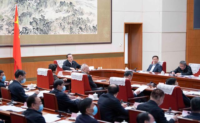 رئيس مجلس الدولة الصيني يشدد على استمرارية سياسات تحفيز الحيوية وتعزيز التعافي الاقتصادي