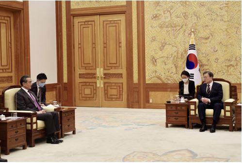 王外交部長、韓国大統領と会談