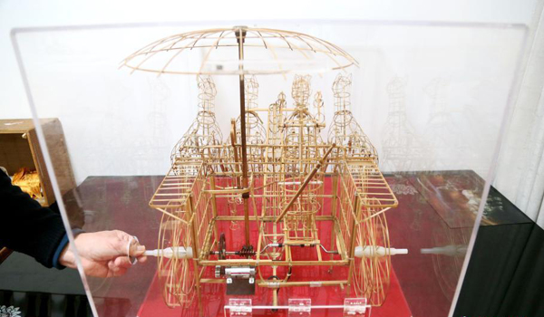 ผู้เฒ่าวัย 80 เมืองซีอัน ประดิษฐ์“รถม้าจิ๋นซีฮ่องเต้”จากไม้ไผ่