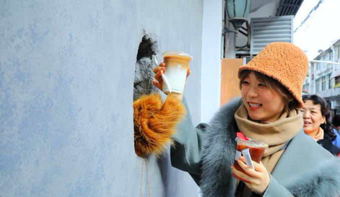 ชาวเซี่ยงไฮ้ช่วยกันอุดหนุนร้านกาแฟที่สร้างงานให้คนพิการ