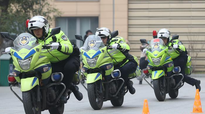 เมืองนานกิงจัดกิจกรรม “ตำรวจจราจรตัวน้อย” ใช้ถนนอย่างปลอดภัย_fororder_0106交警2