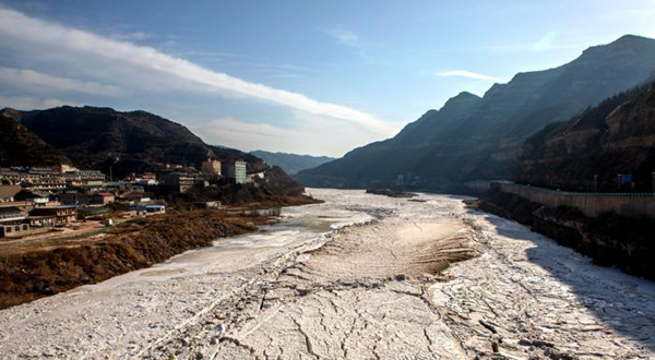 ตื่นตา! เขตท่องเที่ยวน้ำตกหูโข่วแม่น้ำเหลืองจับตัวแข็ง_fororder_hukou1