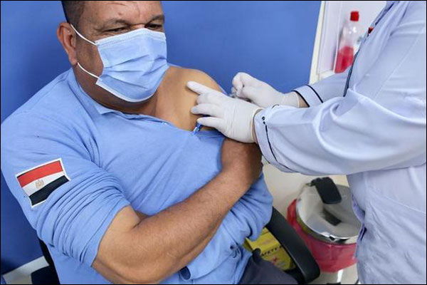 อียิปต์ฉีดวัคซีนต้านโควิดจีนแก่บุคลากรการแพทย์_fororder_20210125aj3