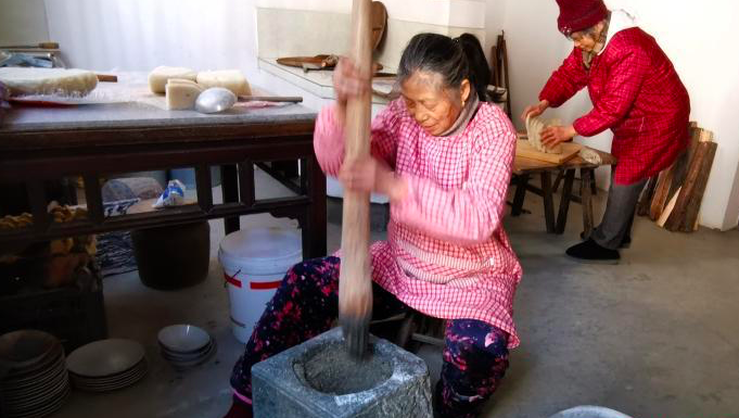 ชาวบ้านมณฑลอันฮุยทำขนมท้องถิ่นต้อนรับตรุษจีน_fororder_截屏2021-02-02 下午1.05.58