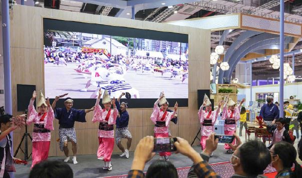 新春は「阿波踊り」で 中日友好イベントが古北市民センターで開催_fororder_“上海连”在第三届进博会上表演