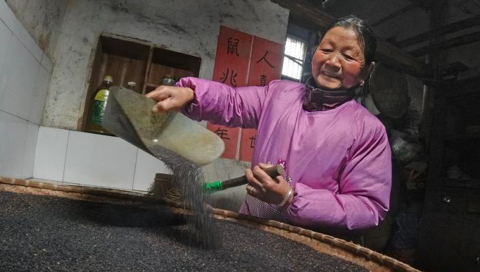 ชาวบ้านมณฑลอันฮุยทำขนมท้องถิ่นต้อนรับตรุษจีน_fororder_截屏2021-02-02 下午1.05.44