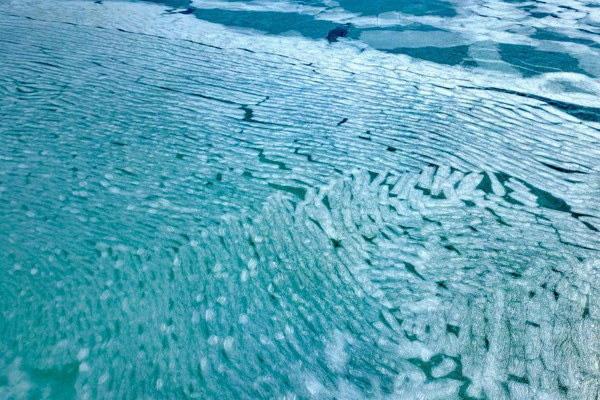 ทะเลสาบหมาหมี่ในทิเบตจับตัวเป็นน้ำแข็งเหมือน “ลายนิ้วมือ”_fororder_Tibet1