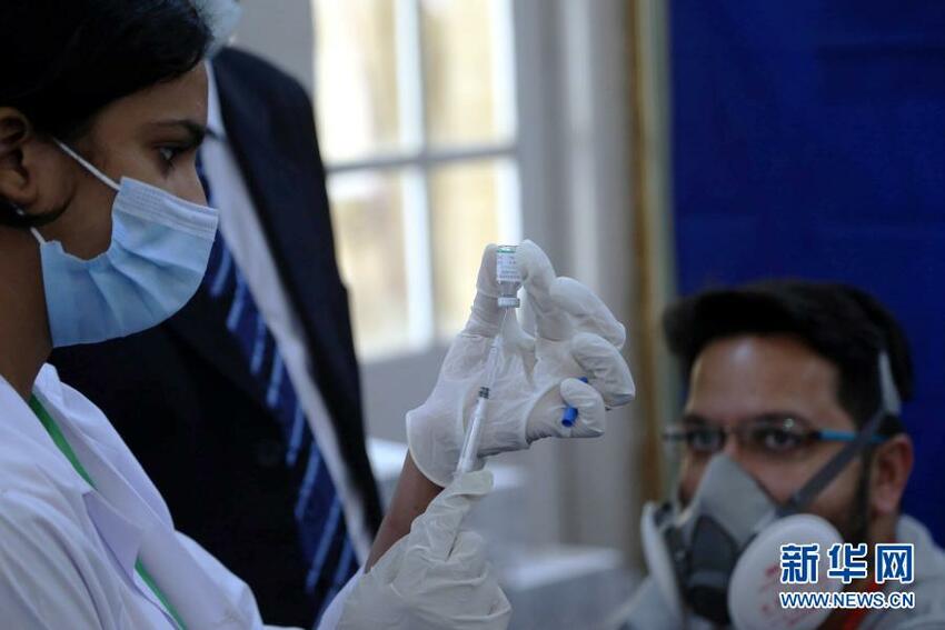 Pakistan Mulai Laksanakan Vaksinasi Virus Corona_fororder_pak7