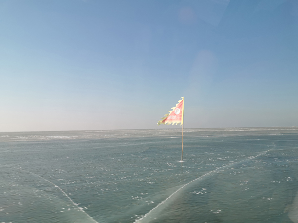 การเจาะน้ำแข็งจับปลาในทะเลสาบฉาการหูน่ามหัศจรรย์มาก_fororder_0223-1