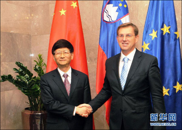 นายกรัฐมนตรีสโลวีเนียพบกับทูตพิเศษประธานาธิบดีจีน