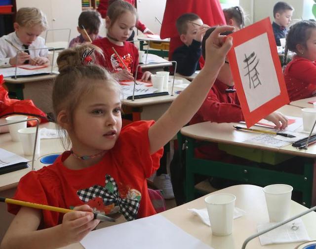 โรงเรียนยูเครนเต็มเปี่ยมไปด้วยบรรยากาศตรุษจีน_fororder_2-5