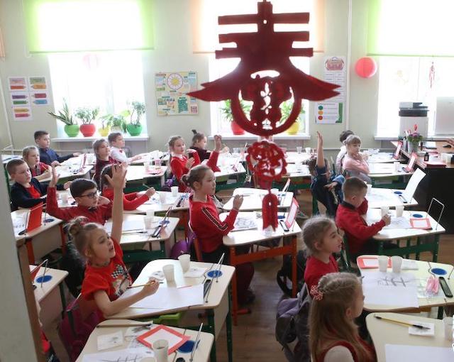 โรงเรียนยูเครนเต็มเปี่ยมไปด้วยบรรยากาศตรุษจีน_fororder_2-3