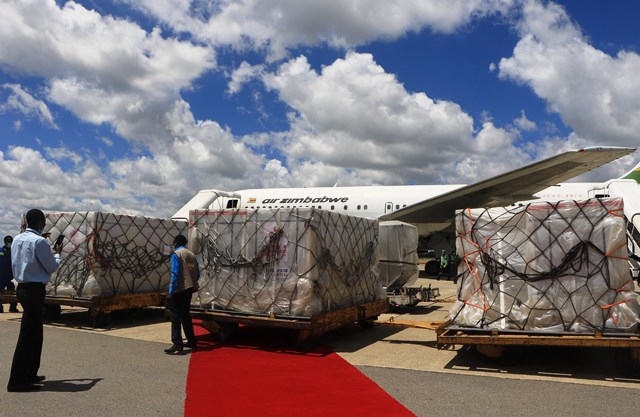 中国援助の新型コロナワクチンがジンバブエに到着_fororder_G-1