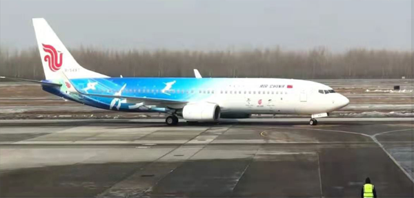 เครื่องบินลาย “กีฬาโอลิมปิกฤดูหนาวปักกิ่ง” บินไปยังมณฑลจี๋หลินเป็นครั้งแรก_fororder_20210323冬奥运动号飞机1