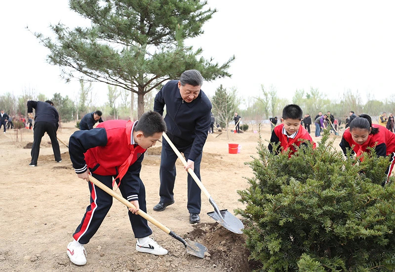 Xi Jinping Berpartisipasi dalam Kegiatan Penanaman Pohon Wajib di Ibu Kota_fororder_xi3