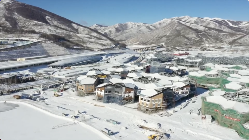 อัพเดทความคืบหน้าการเตรียมการจัดงานโอลิมปิคฤดูหนาวปักกิ่ง 2022 (3)  ศูนย์สกีกระโดดแห่งชาติและหมู่บ้านน้ำแข็งไท่จื่อเฉิง_fororder_1