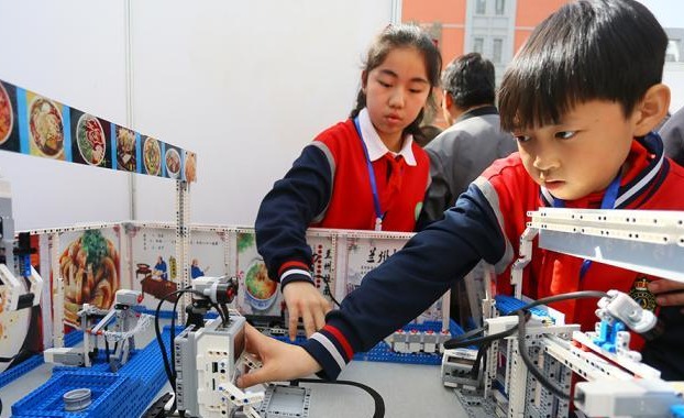 จัดประกวดหุ่นยนต์เยาวชนเมืองหลานโจวครั้งที่ 4_fororder_青少年机器人1