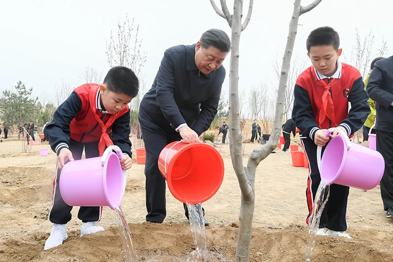 Xi Jinping Berpartisipasi dalam Kegiatan Penanaman Pohon Wajib di Ibu Kota_fororder_xi4