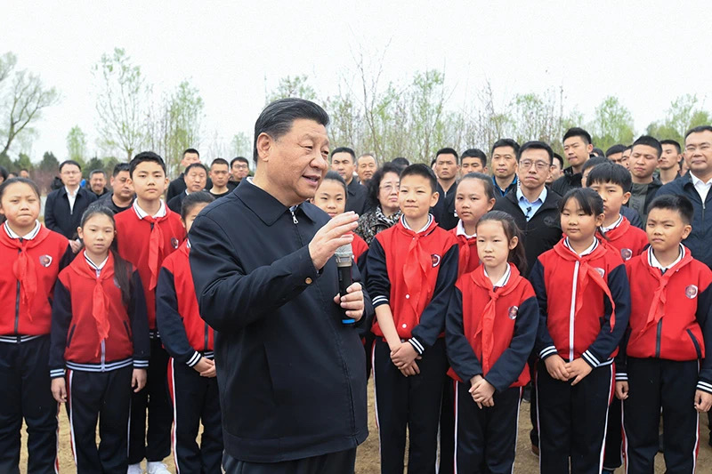 Xi Jinping Berpartisipasi dalam Kegiatan Penanaman Pohon Wajib di Ibu Kota_fororder_xi5