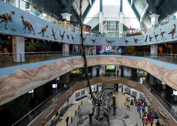พิพิธภัณฑ์ไดโนเสาร์ชางจี๋ในเขตซินเจียง สถานที่ท่องเที่ยวยอดนิยมช่วงหยุดเช็งเม้ง_fororder_新疆2_副本