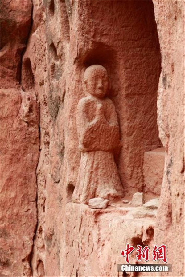 พระพุทธรูปแกะสลักบนหน้าผาอายุ 1,600 ปี