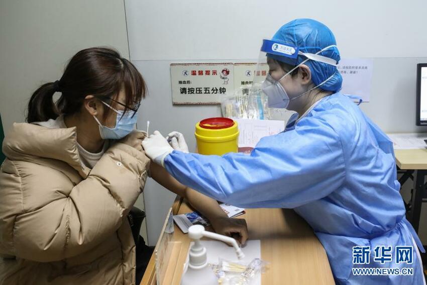 Tiongkok Duduki Urutan Kedua di Dunia dalam Penyuntikan Vaksin Virus Corona_fororder_zzz5