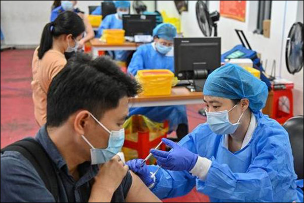 จีนฉีดวัคซีนป้องกันโควิด-19 แก่ประชาชนแล้วกว่า 200 ล้านโดส_fororder_20210422ymjz