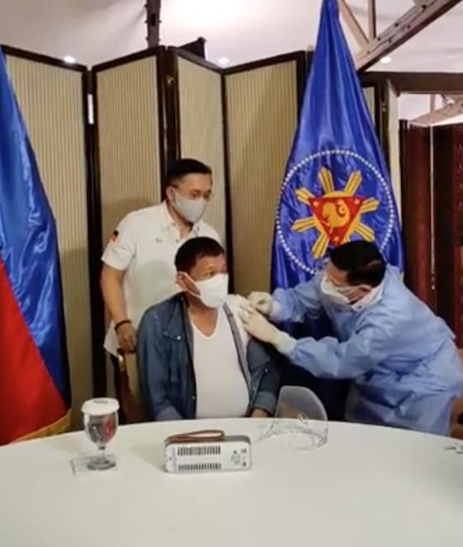 ドゥテルテ比大統領、中国製新型コロナワクチン接種「いい気分だ」_fororder_１