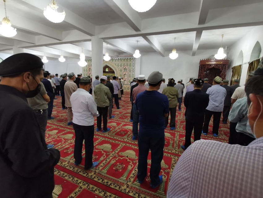Salat Idul Fitri di Masjid Berusia Lebih dari Seratus Tahun di Xinjiang_fororder_百年清真寺2021051403