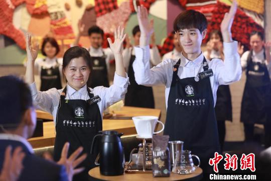 手話でサービス提供する中国初のスタバが広州にオープン