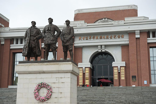 สี จิ้นผิงเยือน “สถานที่ศักดิ์สิทธิ์สีแดง” ของจีน --“เมืองเหยียนอัน – ตำบลเจ้าจิน”_fororder_这是位于铜川市耀州区照金镇的陕甘边革命根据地照金纪念馆
