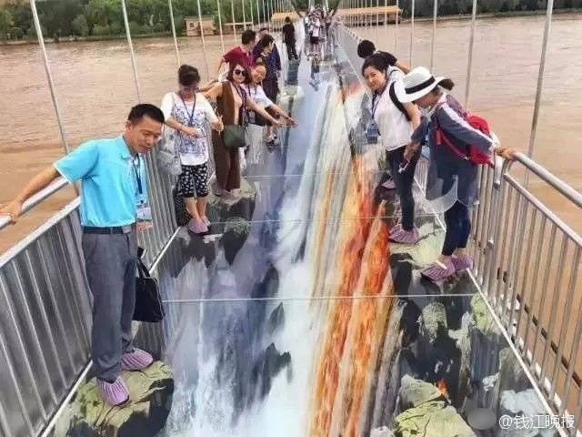 เปิดตัว "สะพานกระจก 3D" แห่งแรกของจีนที่หนิงเซี่ย