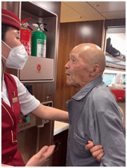 อดีตทหารวัย 86 ปี ได้รับความช่วยเหลืออย่างจริงใจบนรถไฟความเร็วสูง_fororder_9