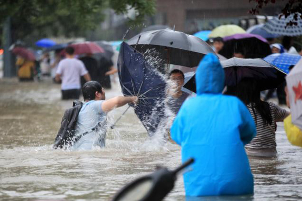 นาทีชีวิต！ผู้ประสบภัยน้ำท่วมหนักมณฑลเหอหนานเล่าประสบการณ์_fororder_zhengzhou15