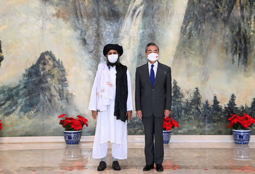 وزير الخارجية الصيني يلتقي الزعيم السياسي لحركة طالبان الأفغانية_fororder_001