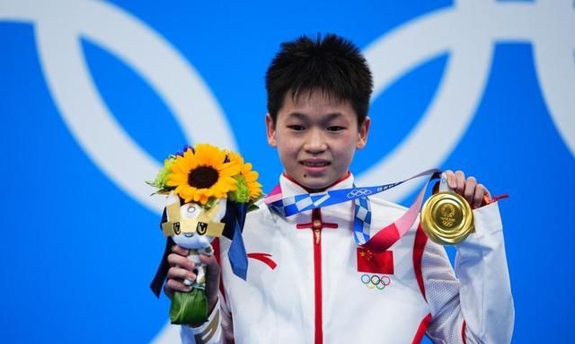 เฉวียน หงฉาน แชมป์กระโดดน้ำเหรียญทองโอลิมปิคจีนกลายเป็น “ซุปเปอร์สตาร์” ชั่วข้ามคืน_fororder_qhc1